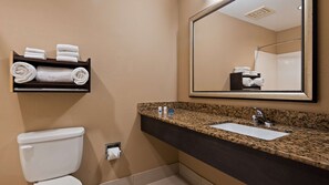 Articles de toilette gratuits, sèche-cheveux, serviettes fournies