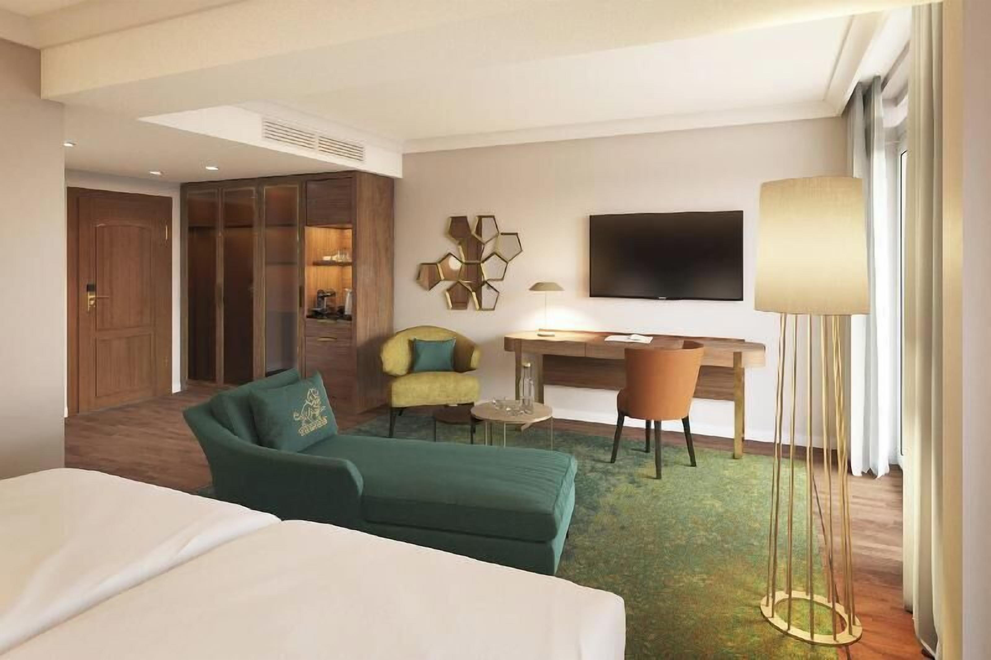 Allergitestade sängkläder, minibar och värdeförvaringsskåp på rummet