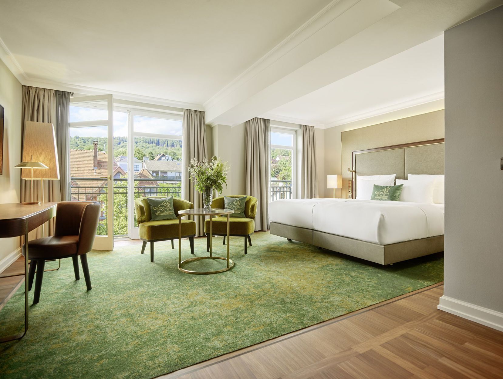 Allergitestade sängkläder, minibar och värdeförvaringsskåp på rummet