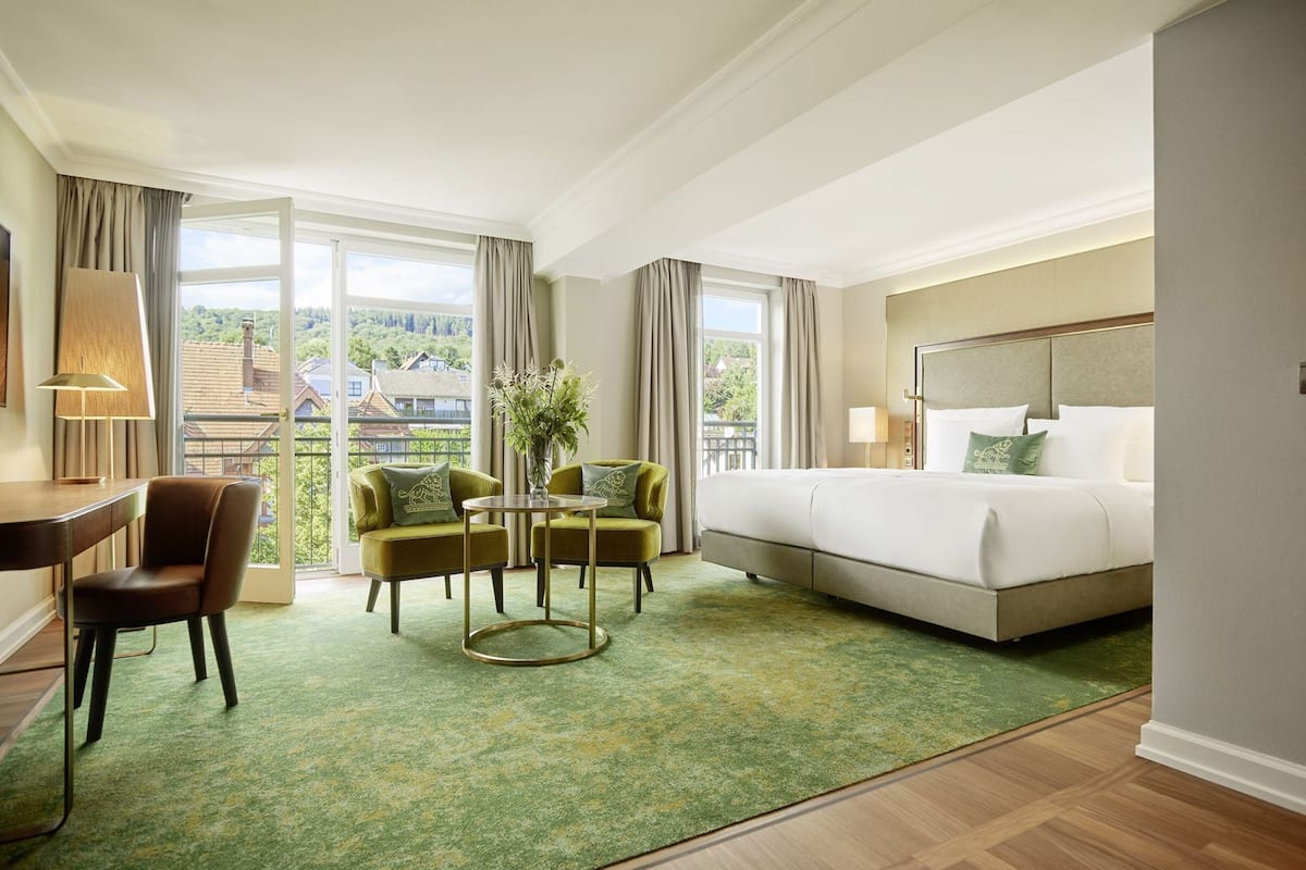 Hypo-allergenic bedding, minibar, in-room safe, desk