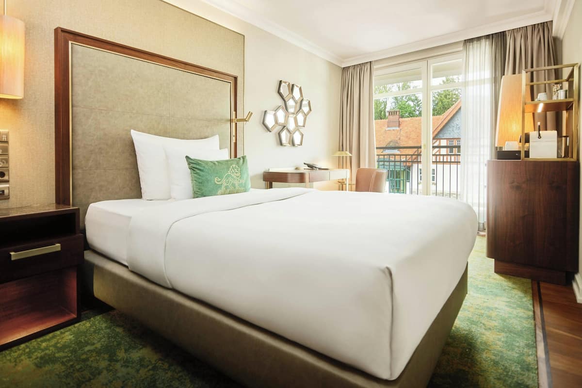Superior Room, 1 Queen Bed, Resort View