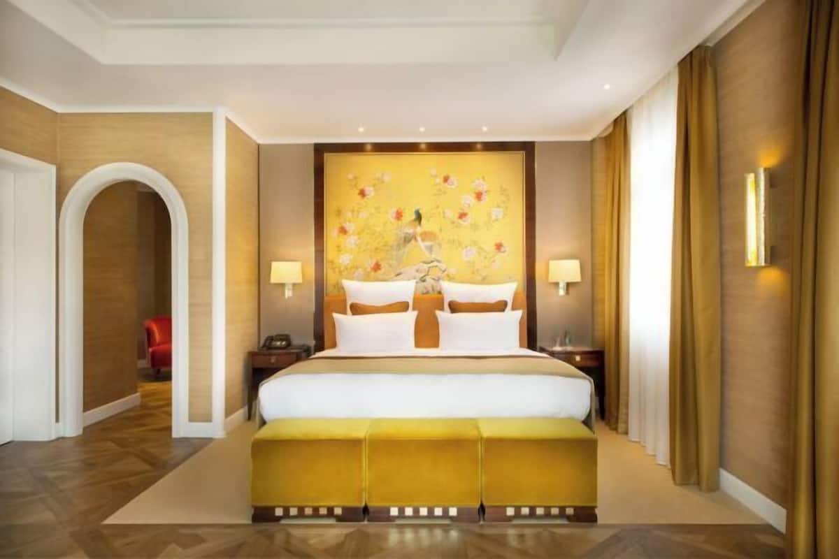 1 bedroom, hypo-allergenic bedding, minibar, in-room safe