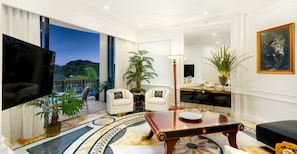Executive Two Bedroom Condo (Rooftop) | Premium bedding, minibar, in-room safe, desk