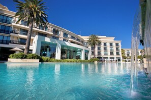 Outdoor pool, pool cabanas (surcharge), pool loungers