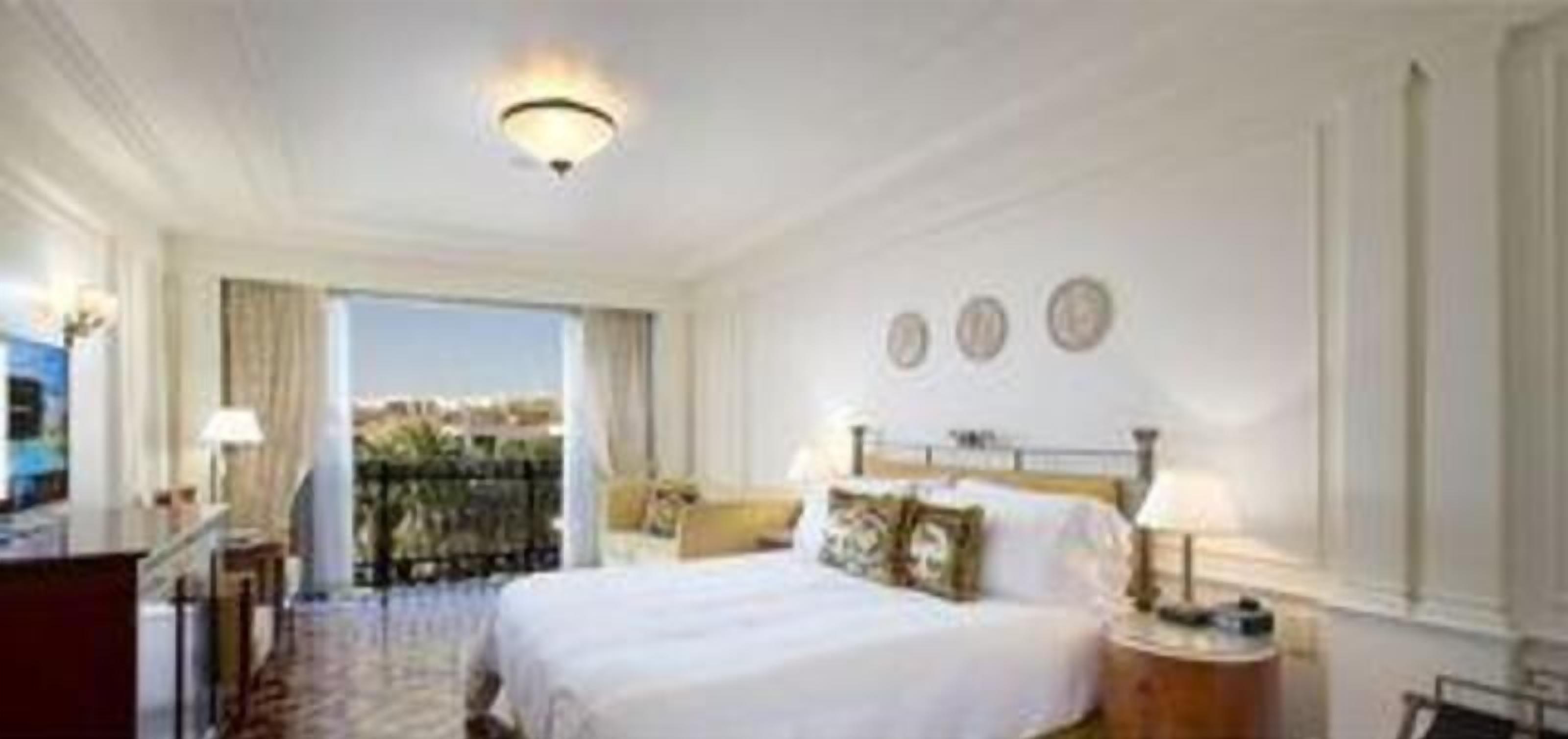 Premium bedding, in-room safe, desk, blackout curtains