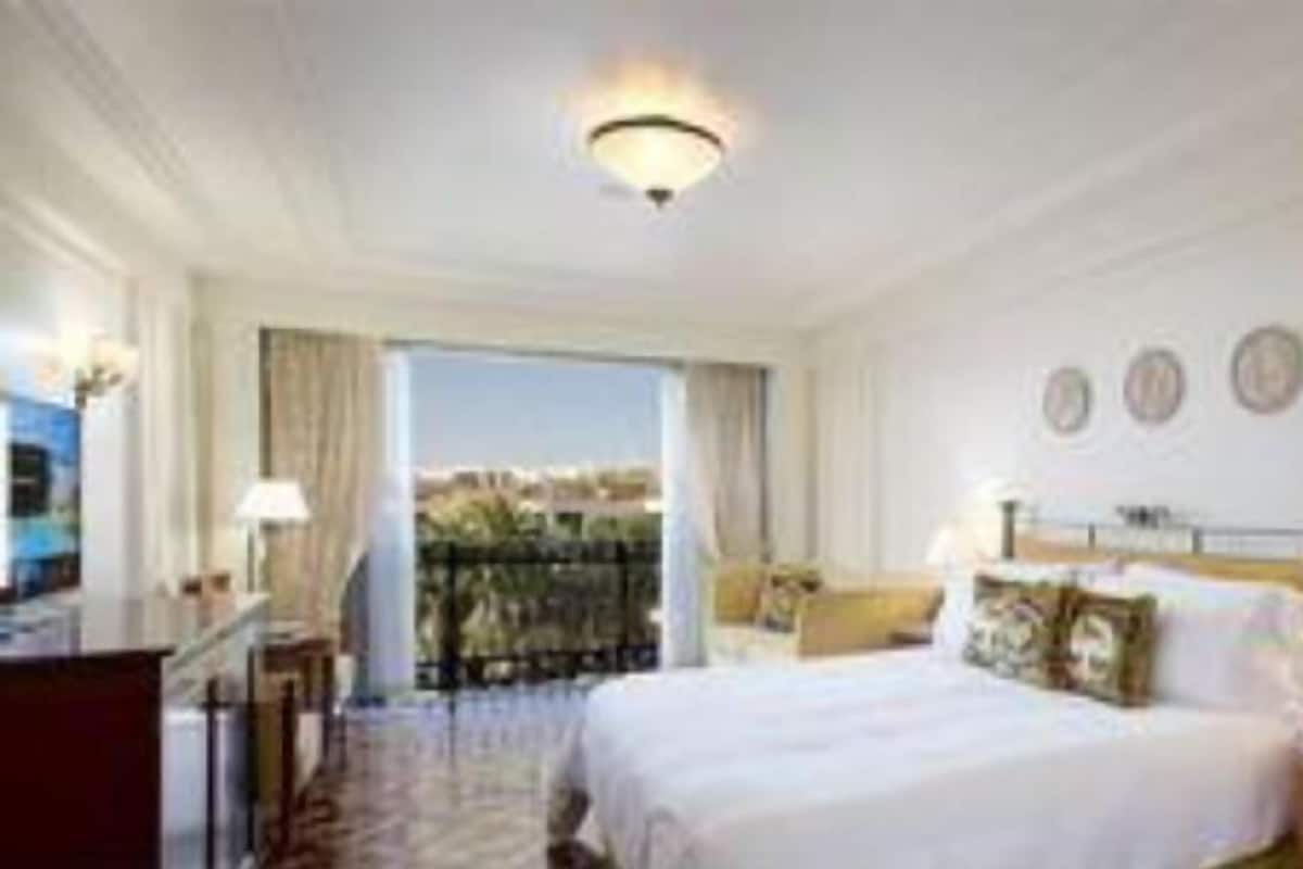 Sängtillbehör av högsta kvalitet och värdeförvaringsskåp på rummet