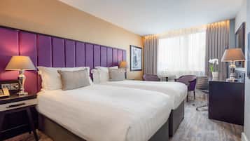 Habitación doble Deluxe | Caja de seguridad en la habitación y insonorización