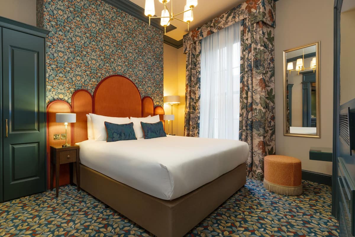 Georgian Family Suite | Coffre-fort, systĂšme dâinsonorisation, fer et planche Ă repasser