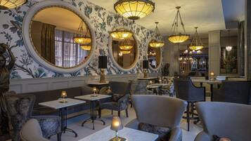 Ofrece almuerzos y cenas