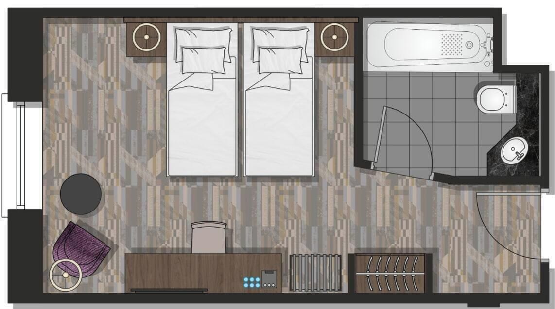 Indeling van een hotelkamer met twee bedden, een badkamer, een zithoek en een bedieningspaneel.