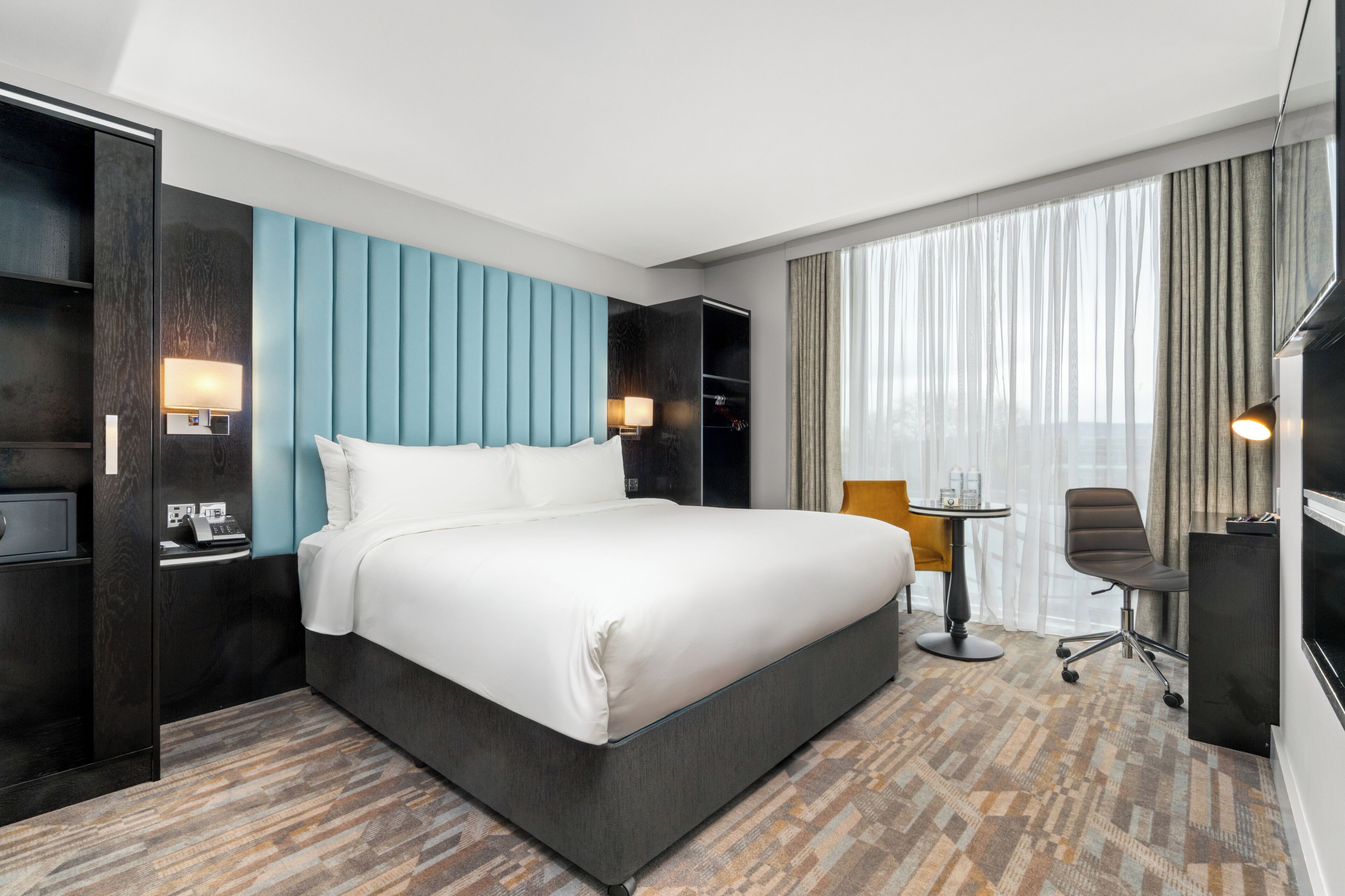 Habitación doble Deluxe | Caja de seguridad en la habitación y insonorización 