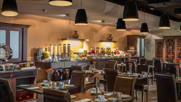 Daily full breakfast (EUR 16 per person)