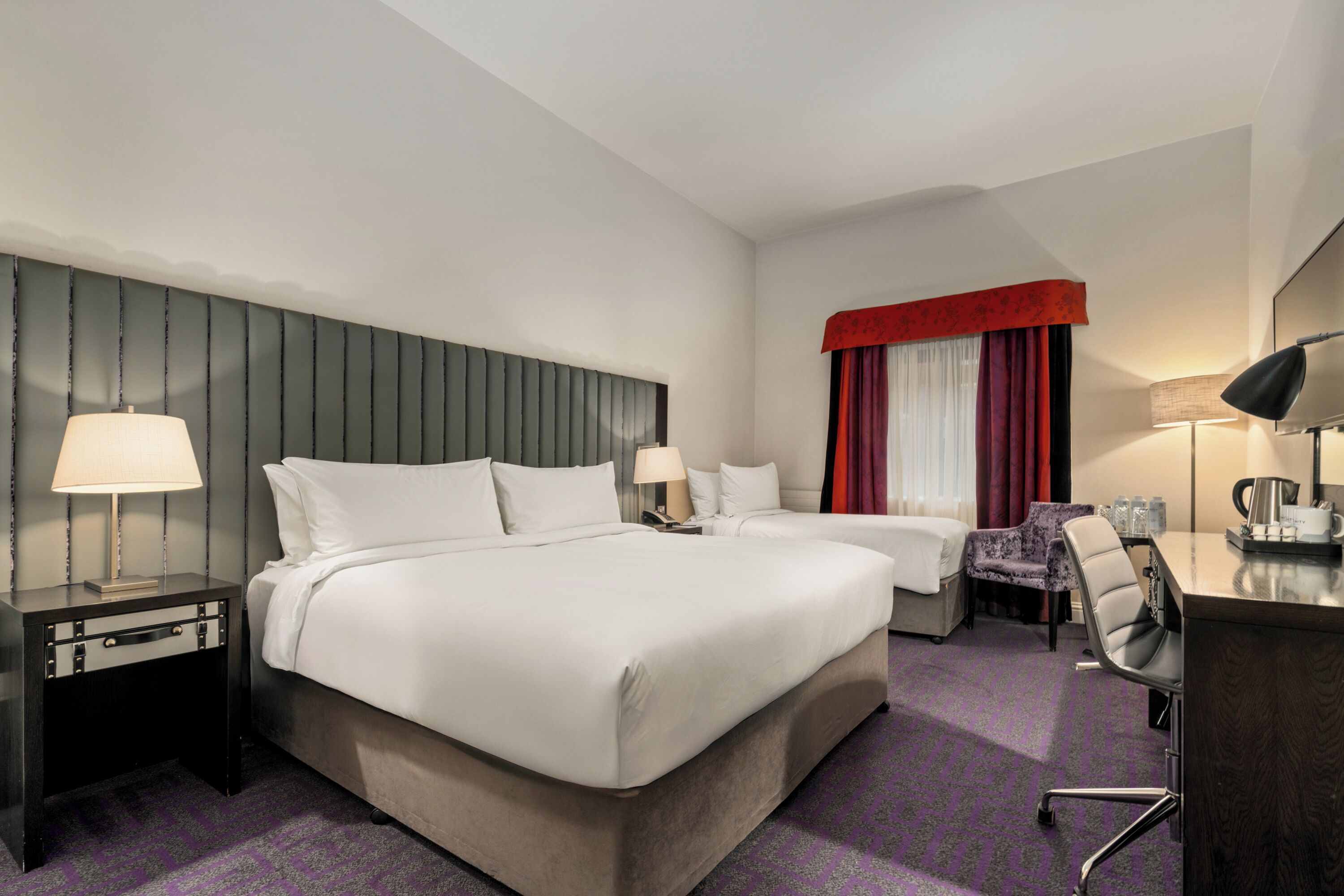 Contemporary Triple Room | In-room safe, soundproofing, iron/ironing board, free WiFi