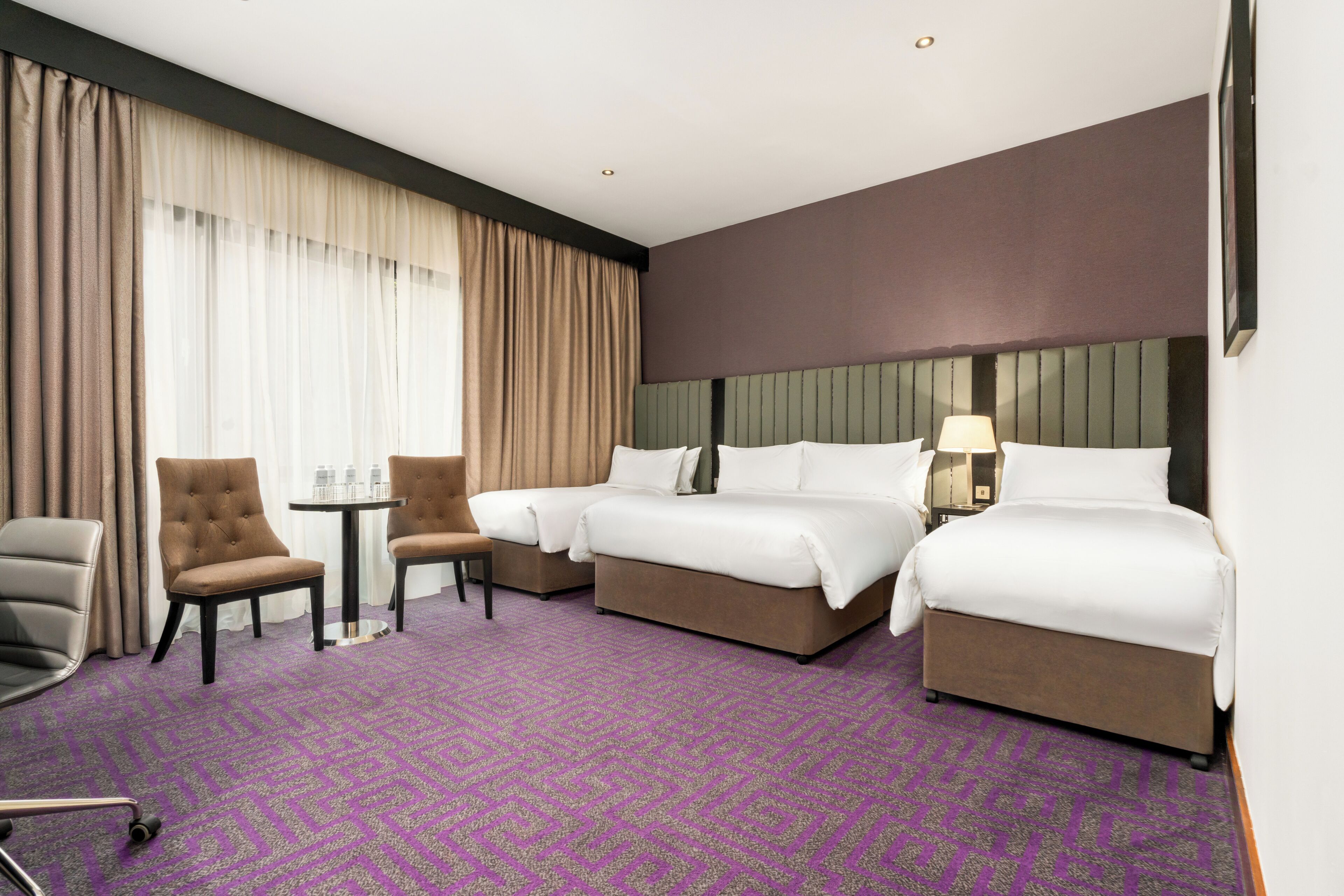 Habitación familiar | Caja de seguridad en la habitación y insonorización 