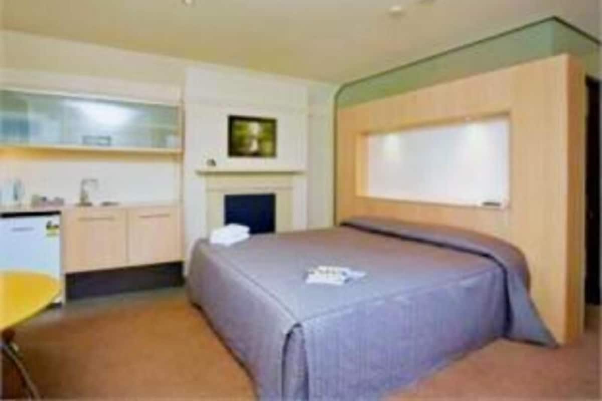 Desk, iron/ironing board, free cots/infant beds, WiFi