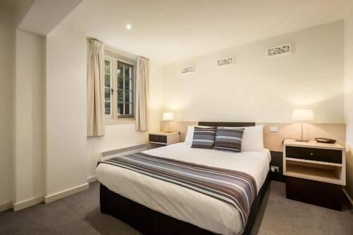 Desk, iron/ironing board, free cots/infant beds, WiFi
