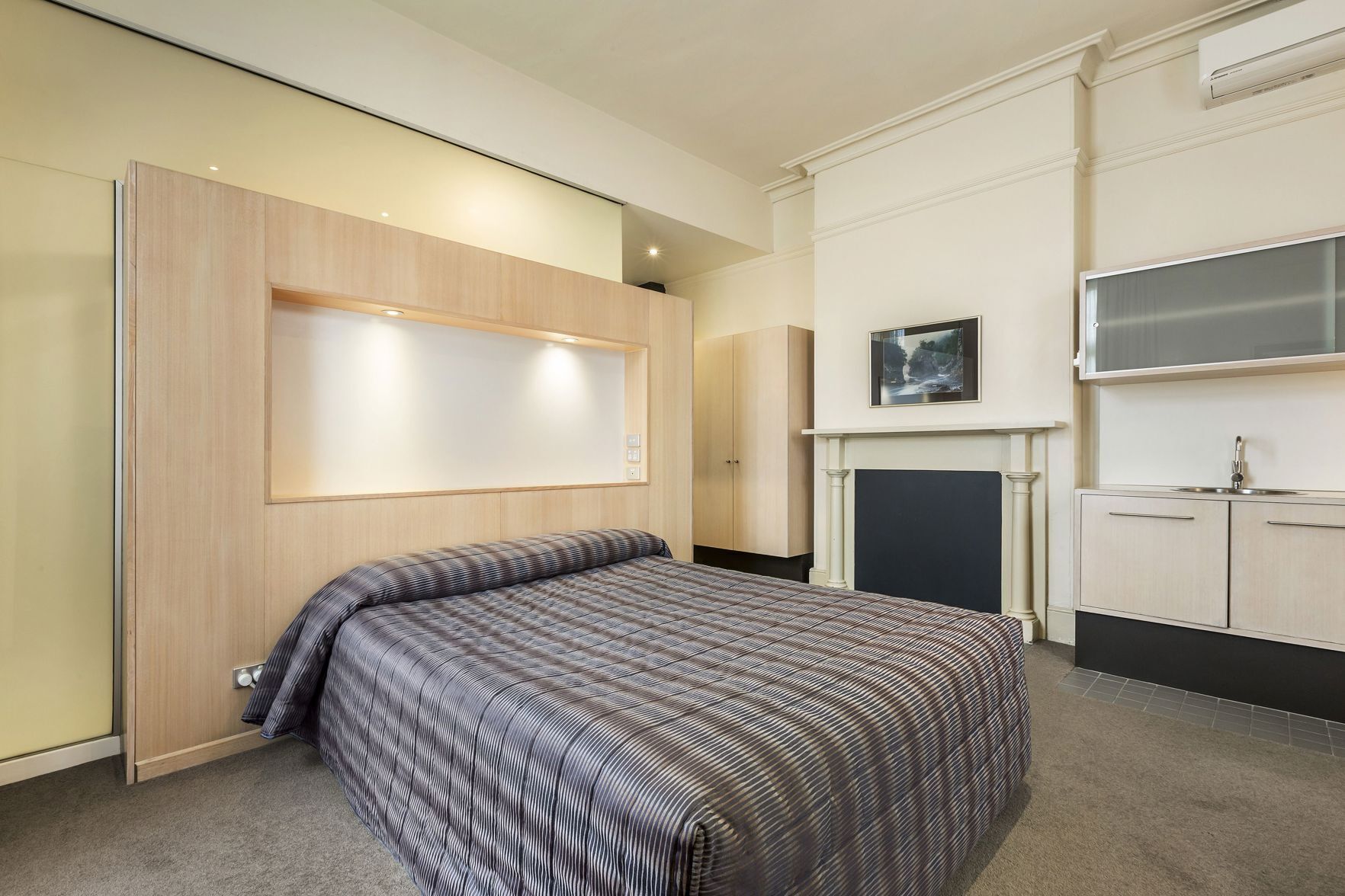 Desk, iron/ironing board, free cots/infant beds, WiFi