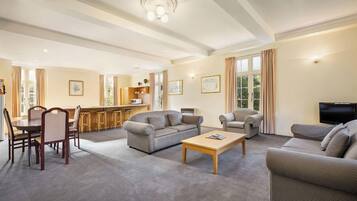 Deluxe Two Bedroom Apartment | Private kitchen