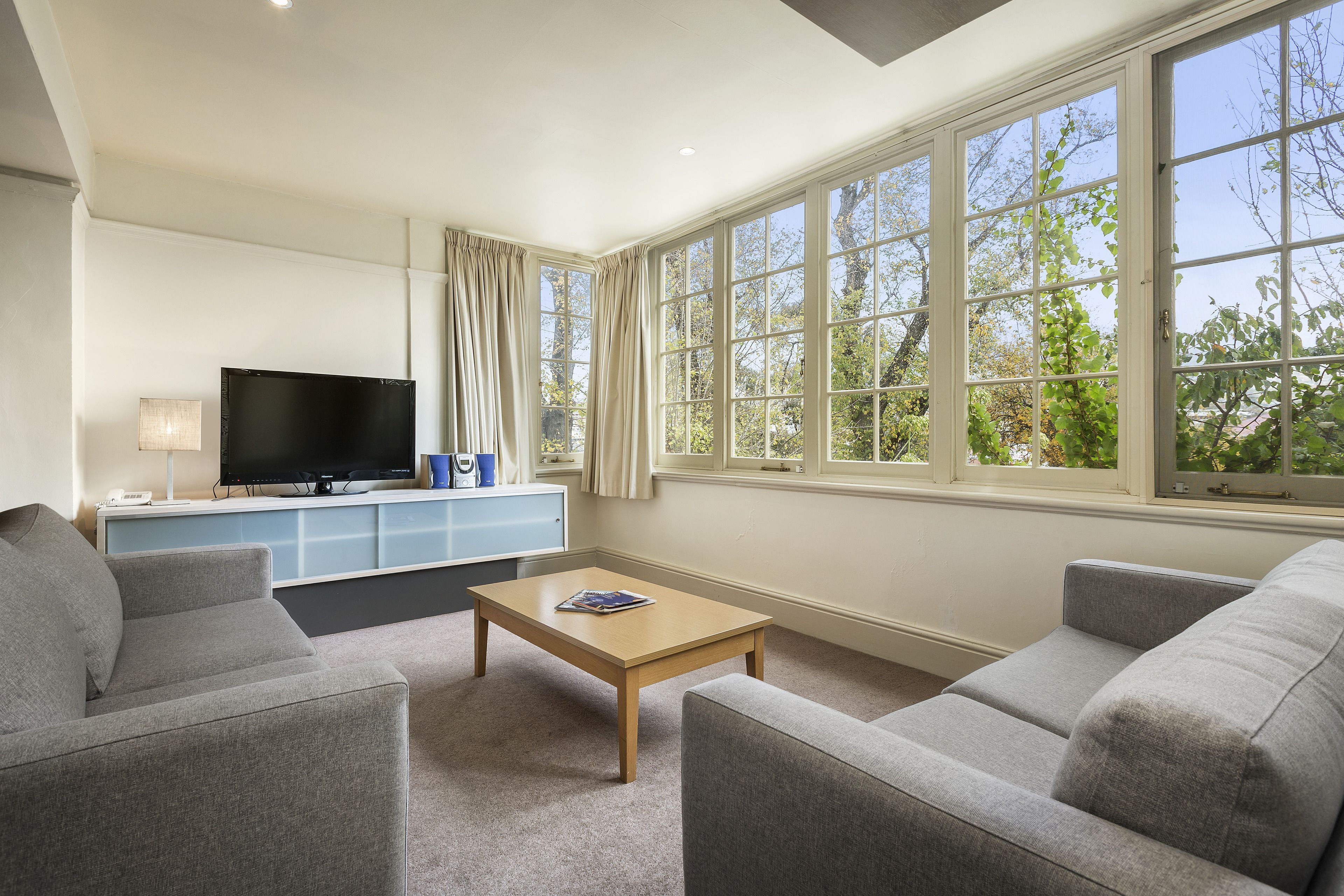 Living area | Flat-screen TV