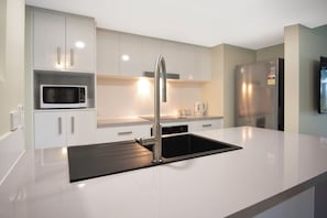 2 Bedroom Superior Apartment | Private kitchen | Full-size fridge, microwave, oven, stovetop