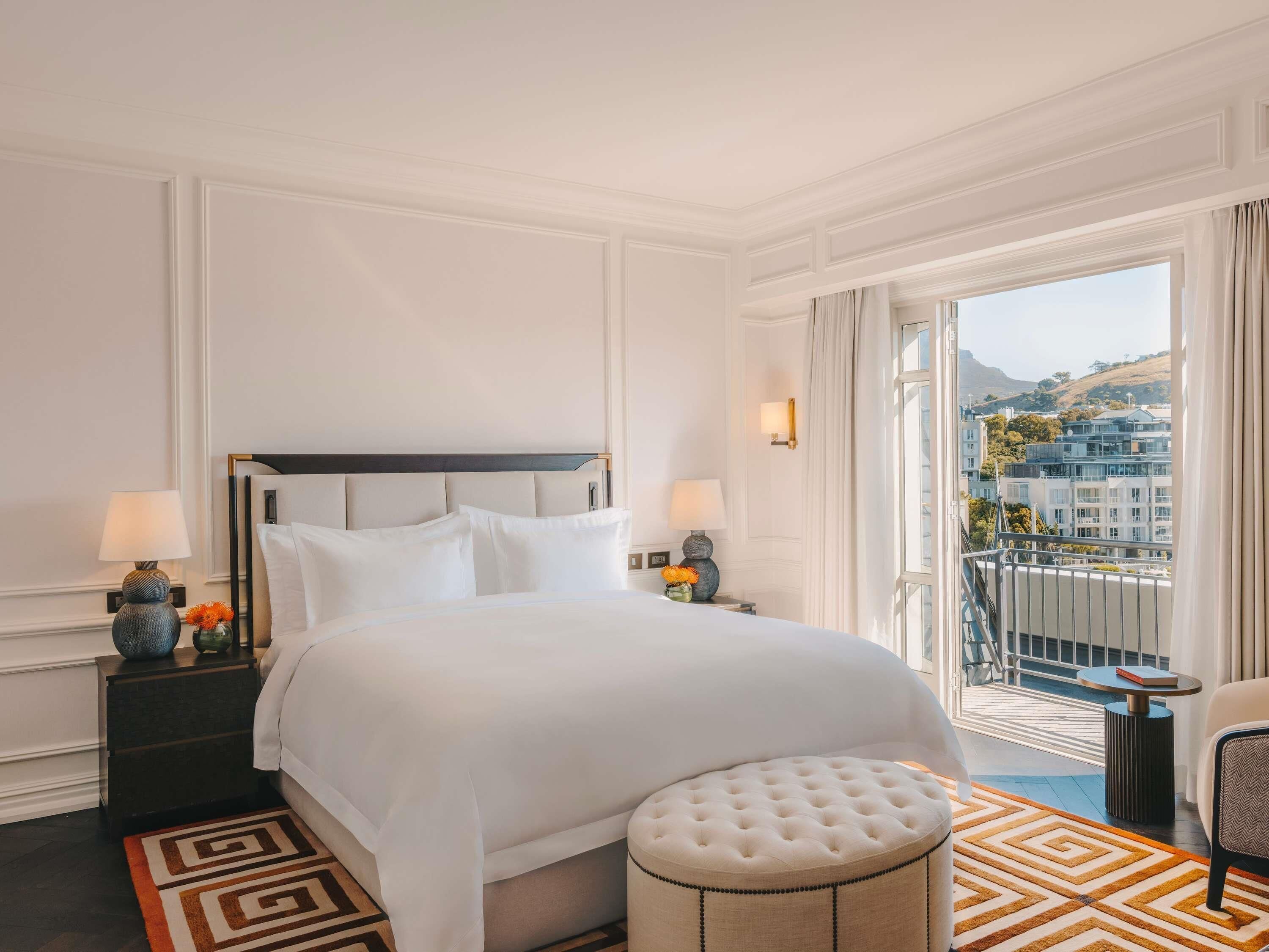 Ropa de cama de alta calidad, cubrecamas y minibar 