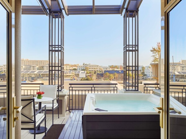 Suite, 1 Double Bed | 1 bedroom, premium bedding, down comforters, minibar
