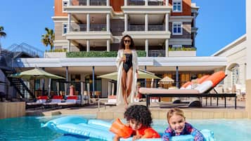 Outdoor pool, pool umbrellas, sun loungers