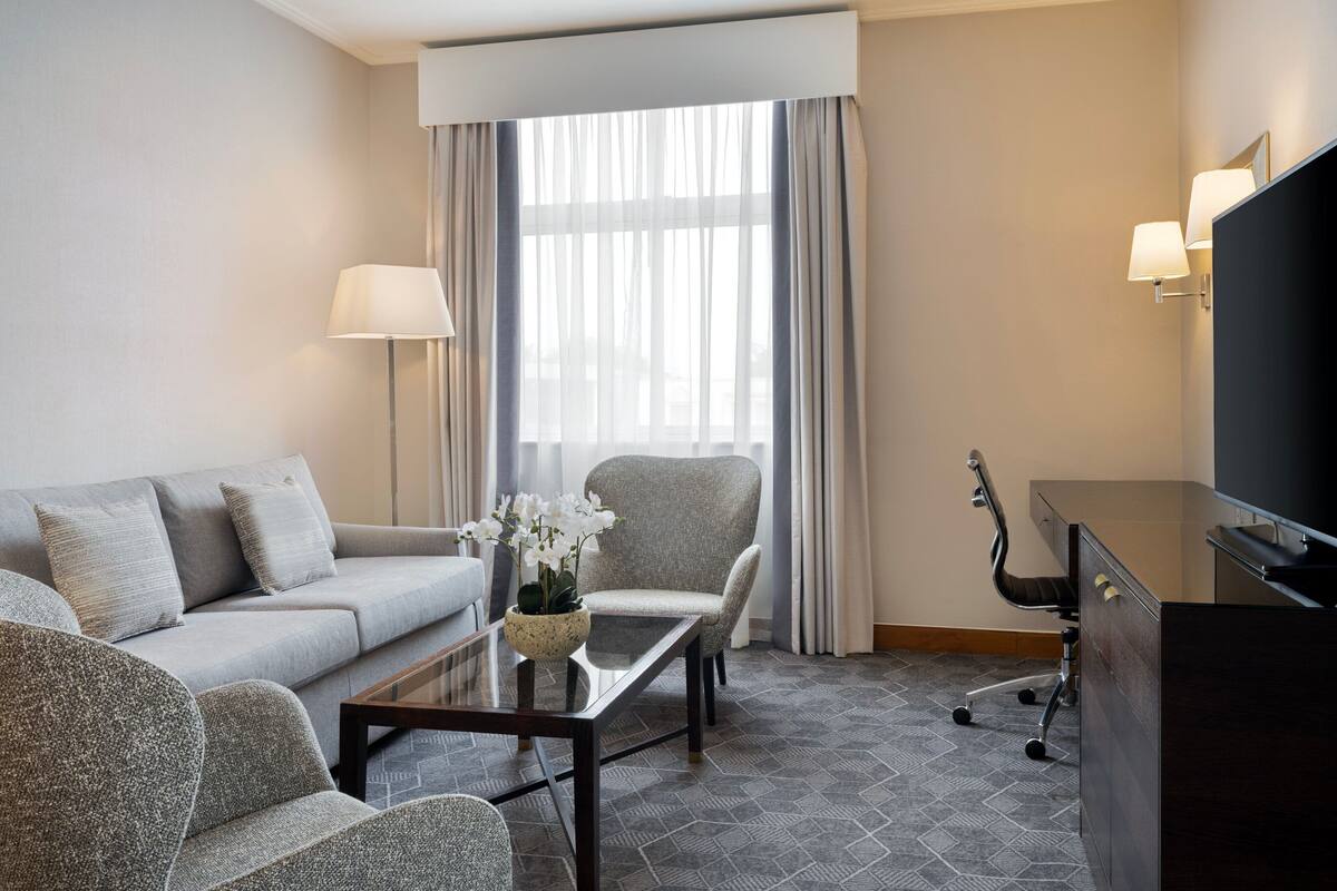 suite, 1 bedroom, non smoking | living room | 49-inch flat-screen tv with satellite channels, tv