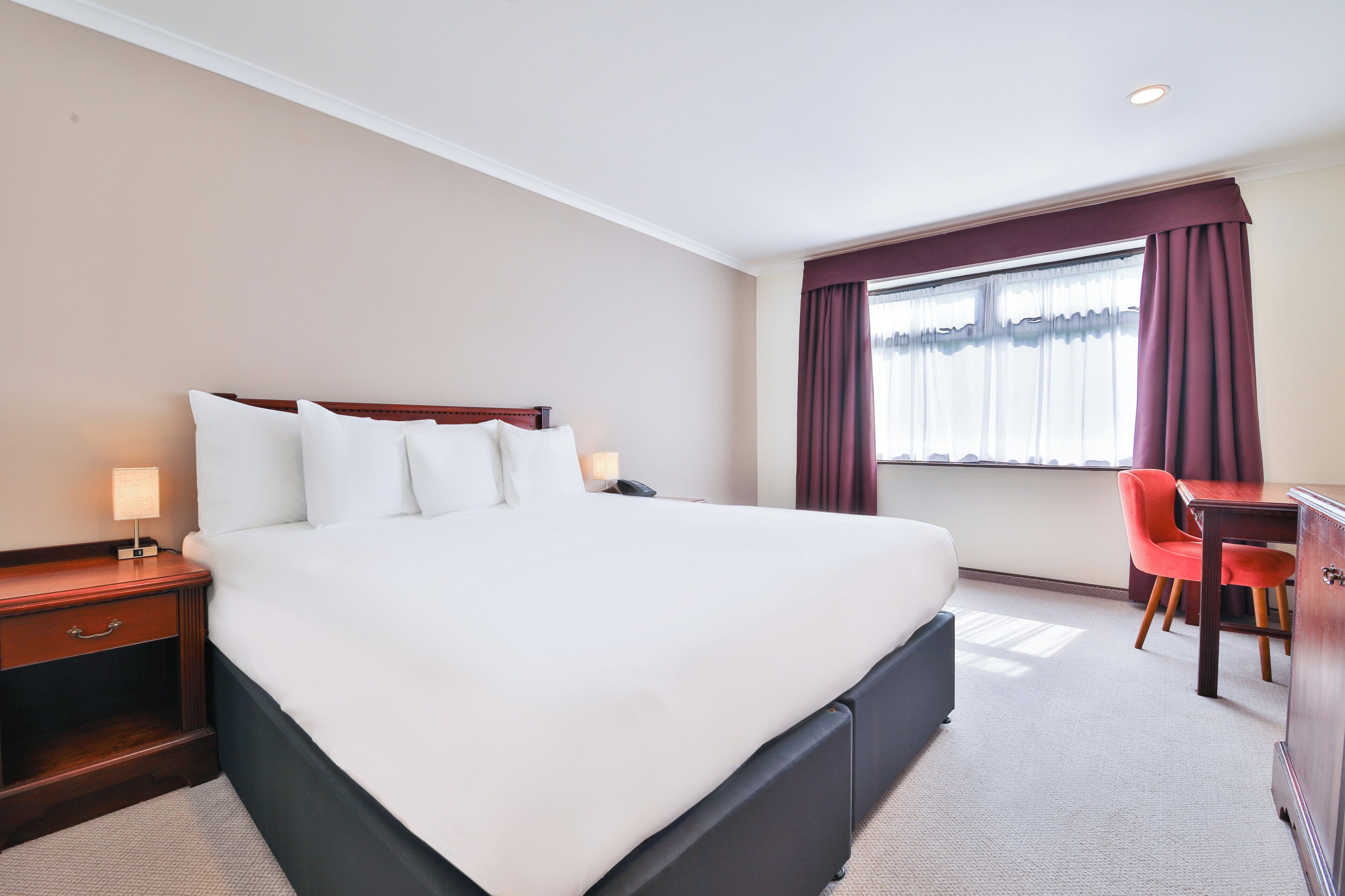 Standard Double Room | In-room safe, laptop workspace, iron/ironing board