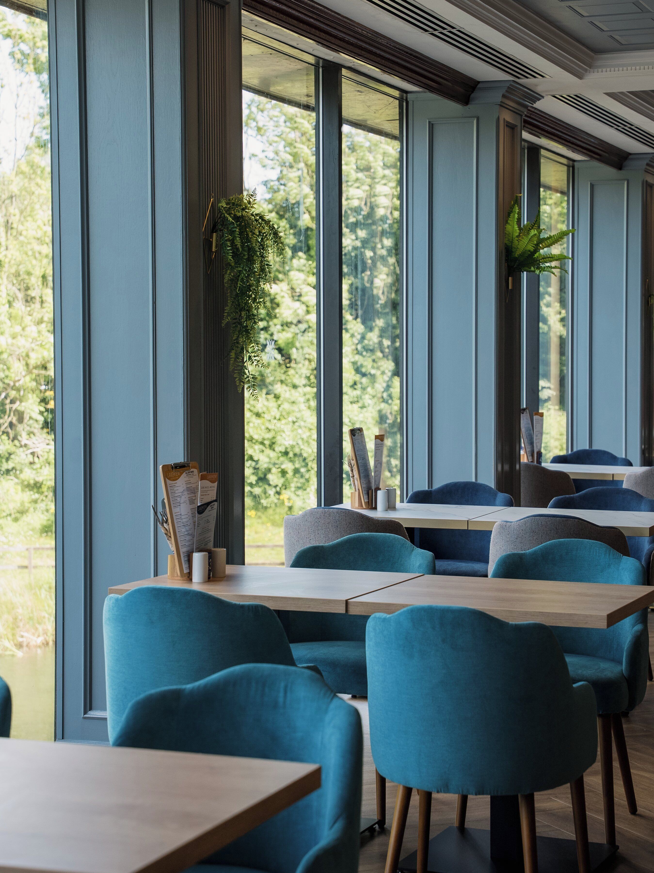 Sarapan dan makan tengah hari dihidangkan, masakan antarabangsa 