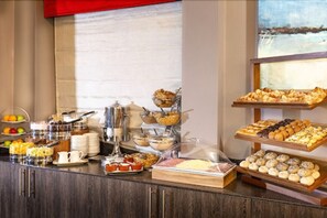 Daily buffet breakfast (GBP 12.95 per person)