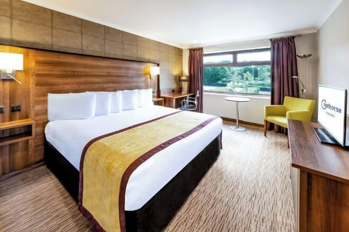 1 bedroom, in-room safe, laptop workspace, iron/ironing board
