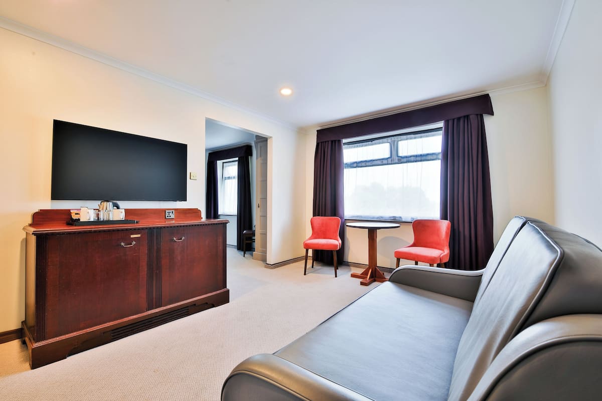 In-room safe, laptop workspace, iron/ironing board