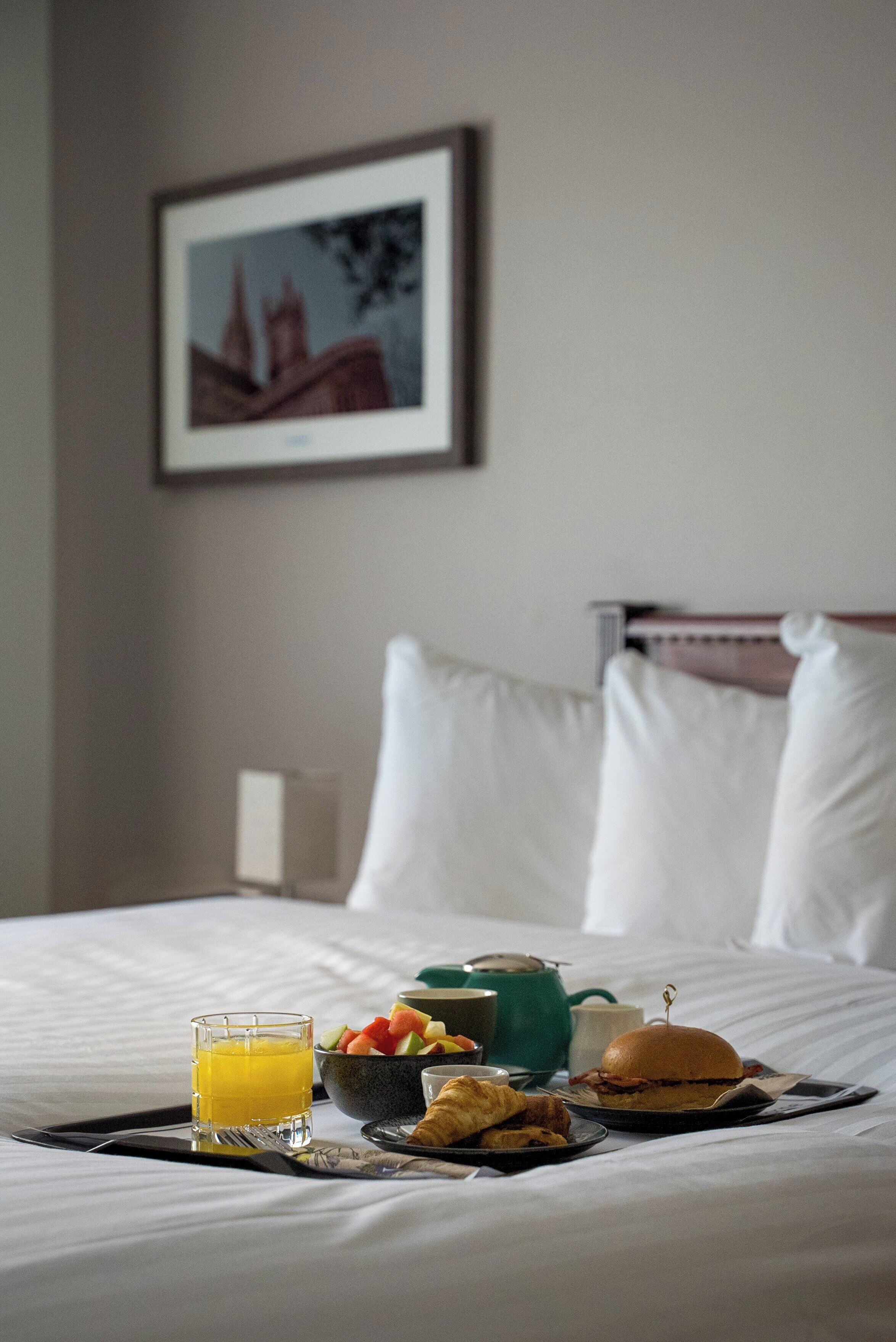 Peti besi dalam bilik, ruang kerja komputer riba 