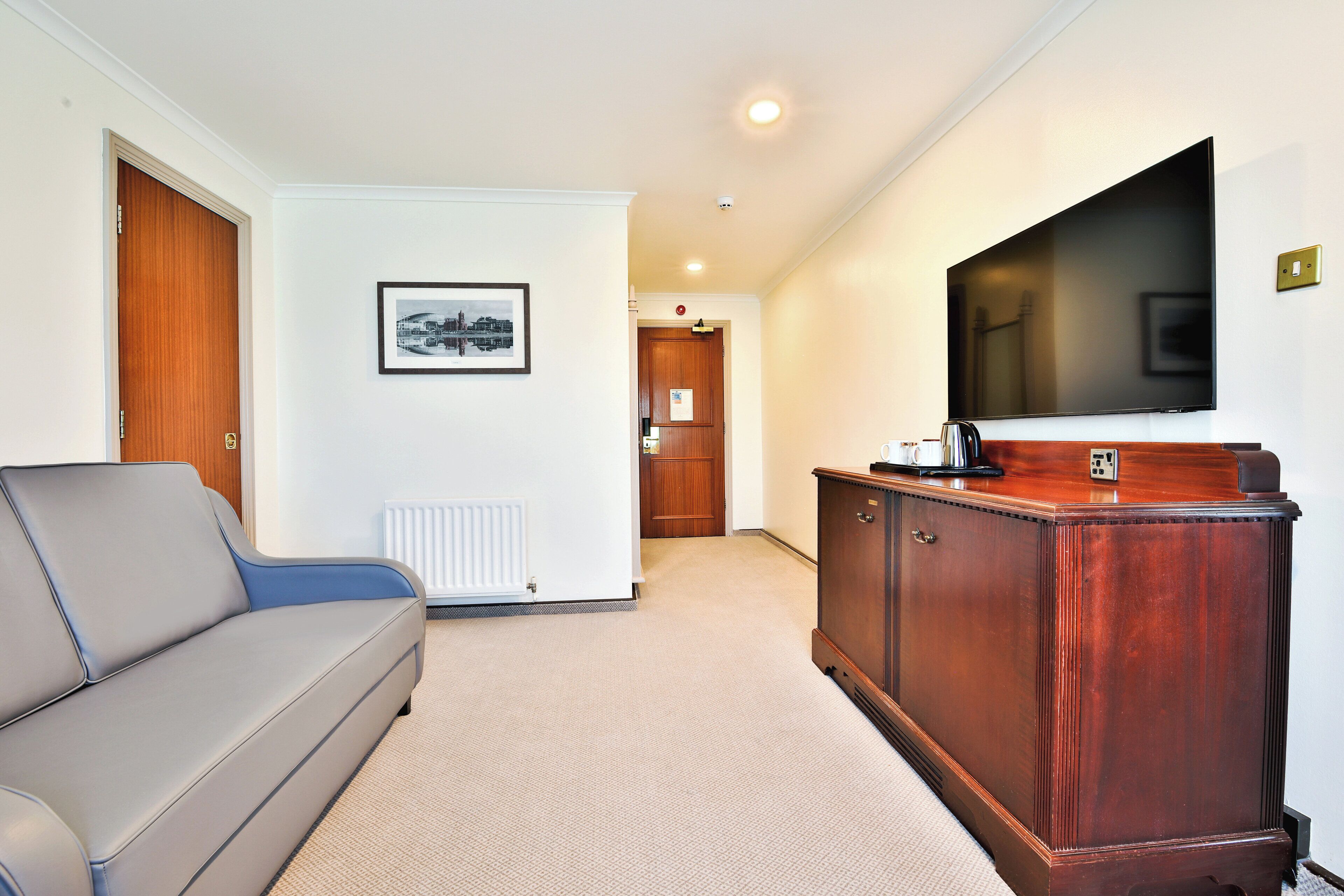 Junior Suite | In-room safe, laptop workspace, iron/ironing board