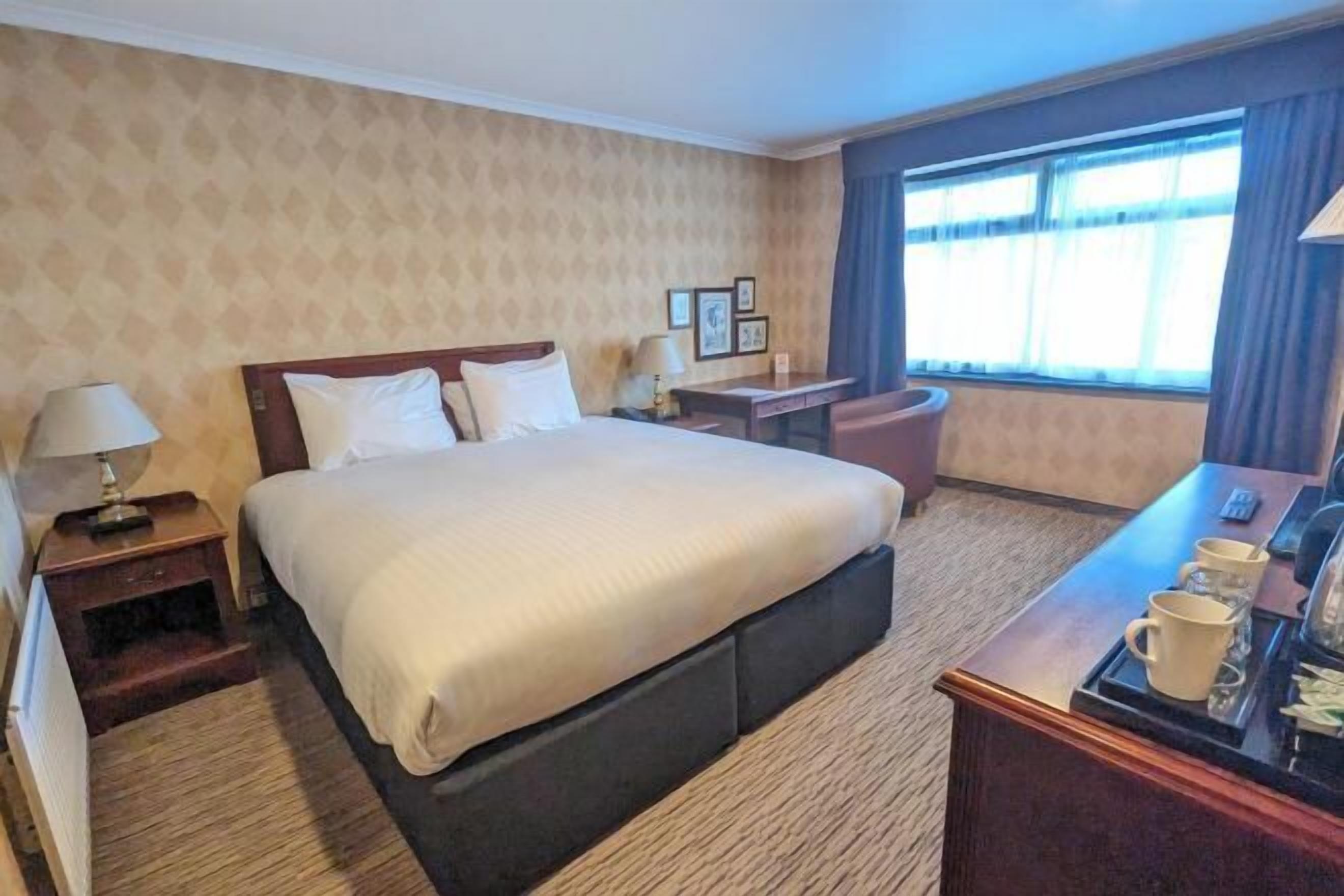 In-room safe, laptop workspace, iron/ironing board