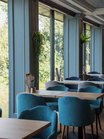 供应早餐、午餐和晚餐,国际美食