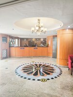 ฝ่ายต้อนรับ