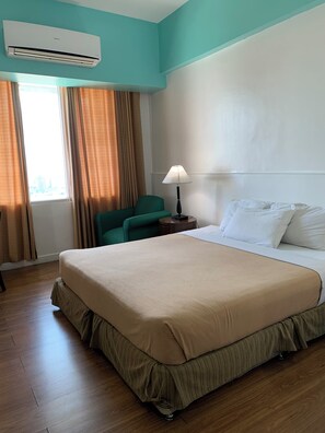 슈피리어룸, 킹사이즈침대 1개 | 객실 내 금고, 책상, 노트북 작업 공간, 암막 커튼