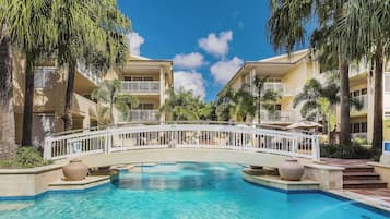 Outdoor pool, pool umbrellas, sun loungers