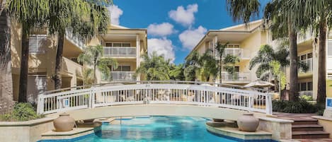Outdoor pool, pool umbrellas, sun loungers