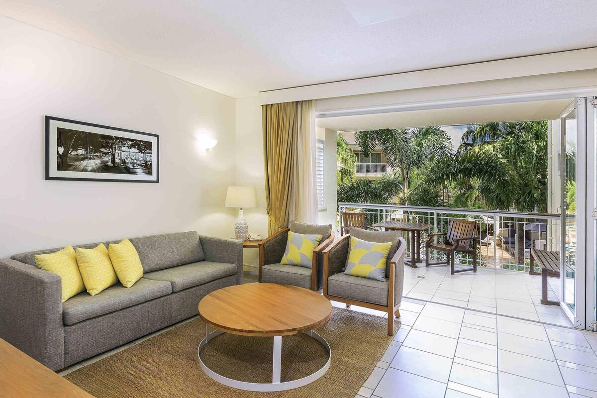 1 Bedroom Garden or Pool View Apartment | 1 bedroom, minibar, in-room safe, desk