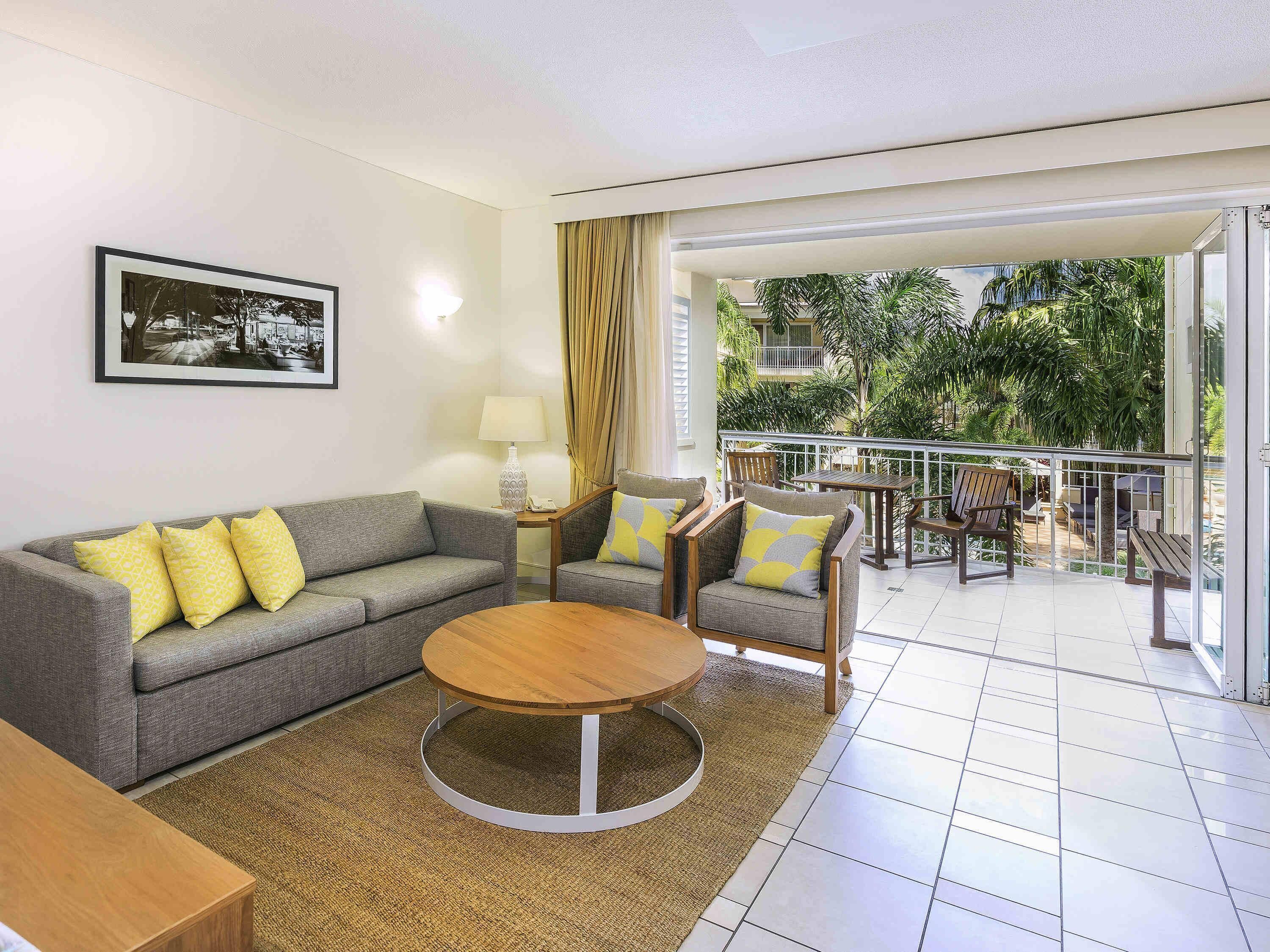 1 Bedroom Garden or Pool View Apartment | 1 bedroom, minibar, in-room safe, desk