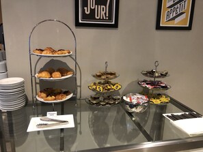 Daily buffet breakfast (AUD 27 per person)