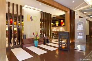 10 restaurants, breakfast, lunch, dinner served; Chinese cuisine