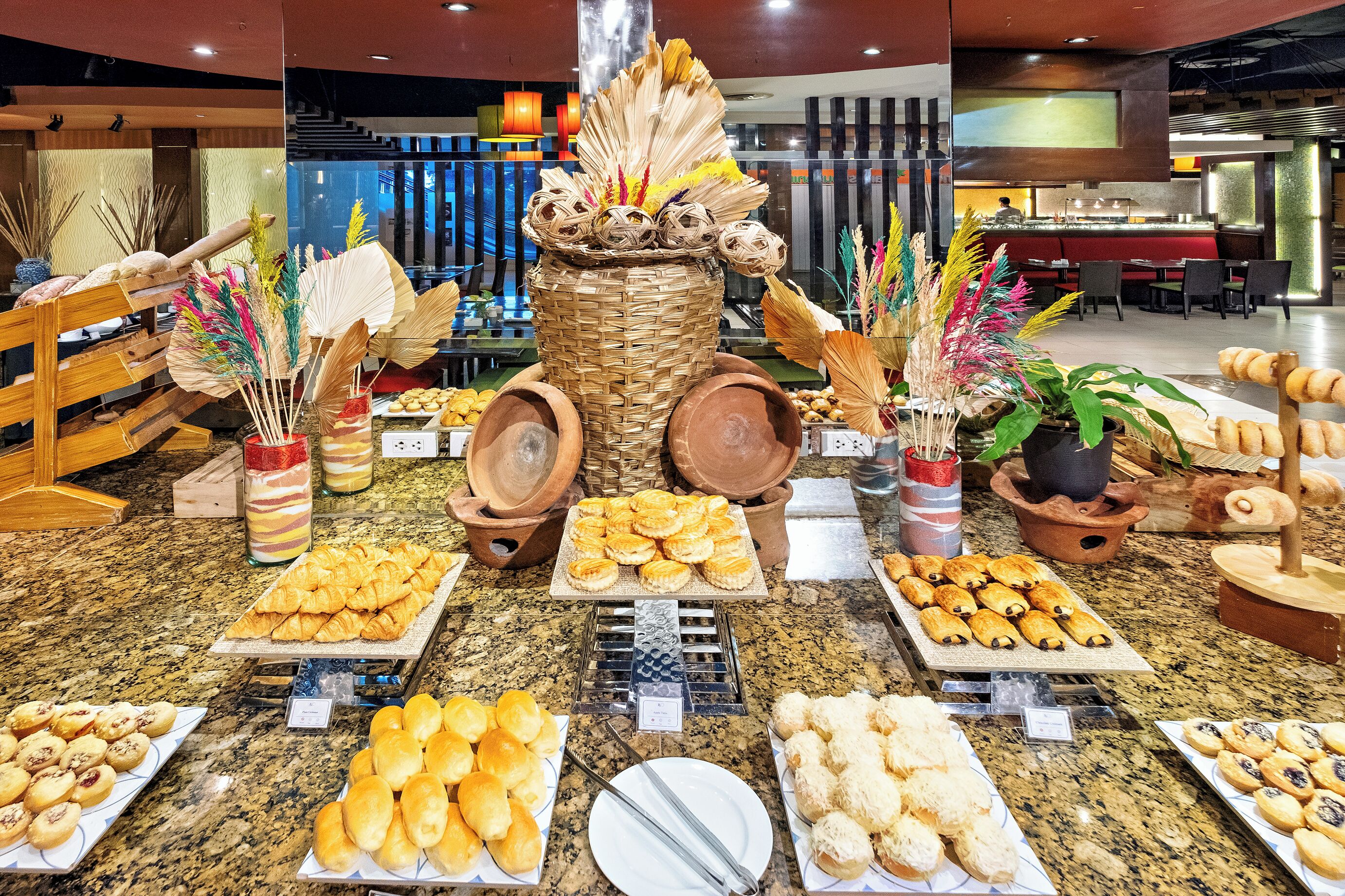 Se ofrece un desayuno bufé (850 PHP por persona)