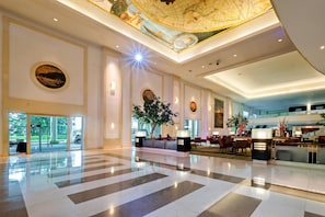 Lobby - Waterfront Cebu City Hotel & Casino (Cebu City)
