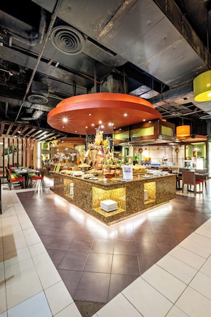 10 restaurants; breakfast, lunch, and dinner served - Waterfront Cebu City Hotel & Casino (Cebu City)