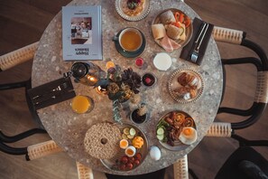Daily breakfast for a fee