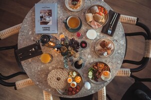 Desayuno todos los días (con cargo)